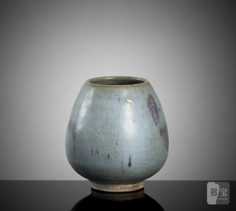 A lotus bud vase with Jun glaze and violet splashes - 图2